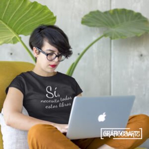 Camiseta negra «Libros» para mujer, diseño literario para amantes de la lectura. Perfecta para looks casuales.